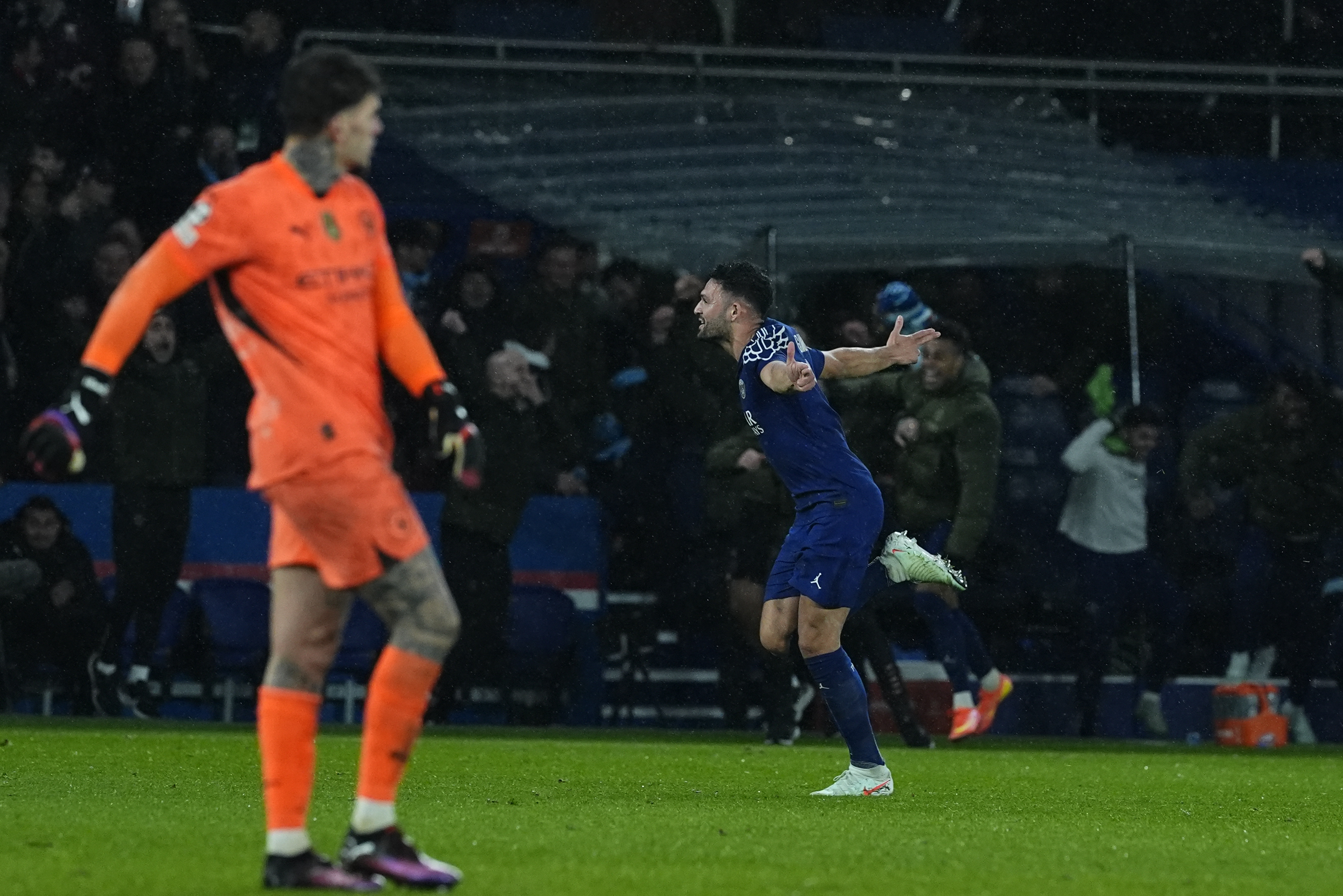 包含法国血洗曼城，萨拉赫关键制胜的词条