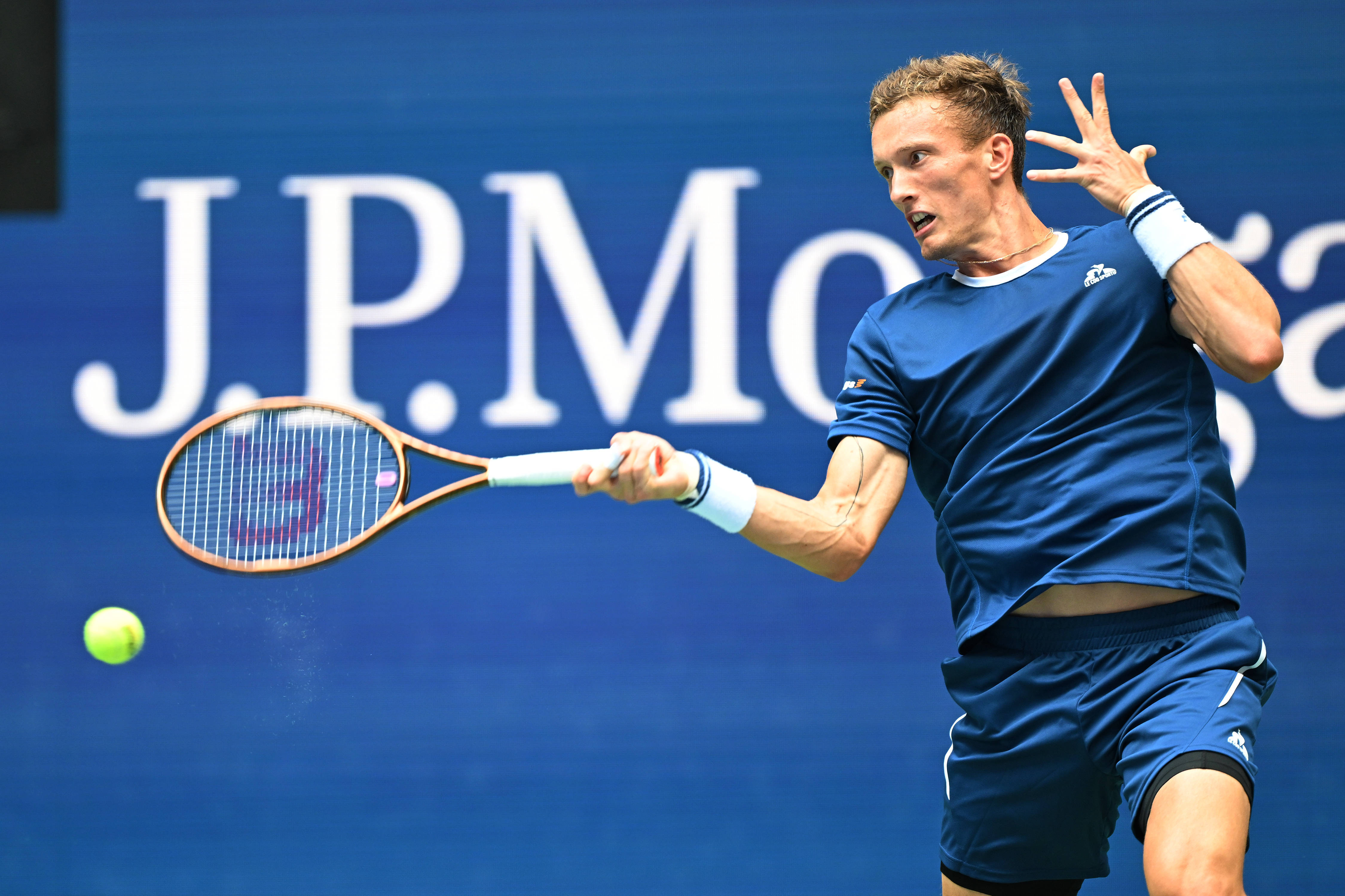 美国网球队逆转欧洲网球队,阿尔卡拉斯统治全场 美国网球队逆转欧洲网球队,阿尔卡拉斯统治全场