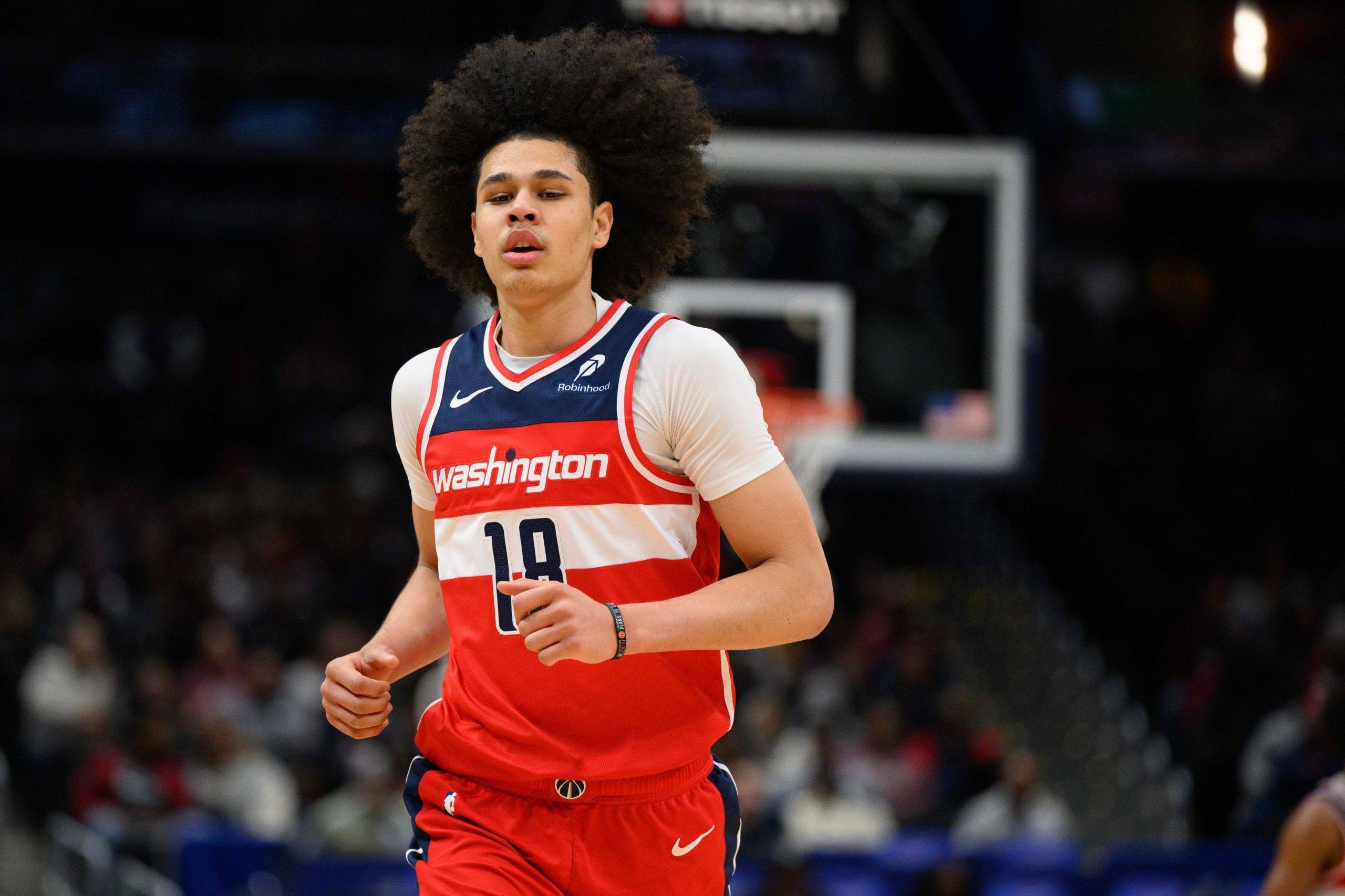 西班牙男篮险胜篮网，波尔津吉斯统治全场