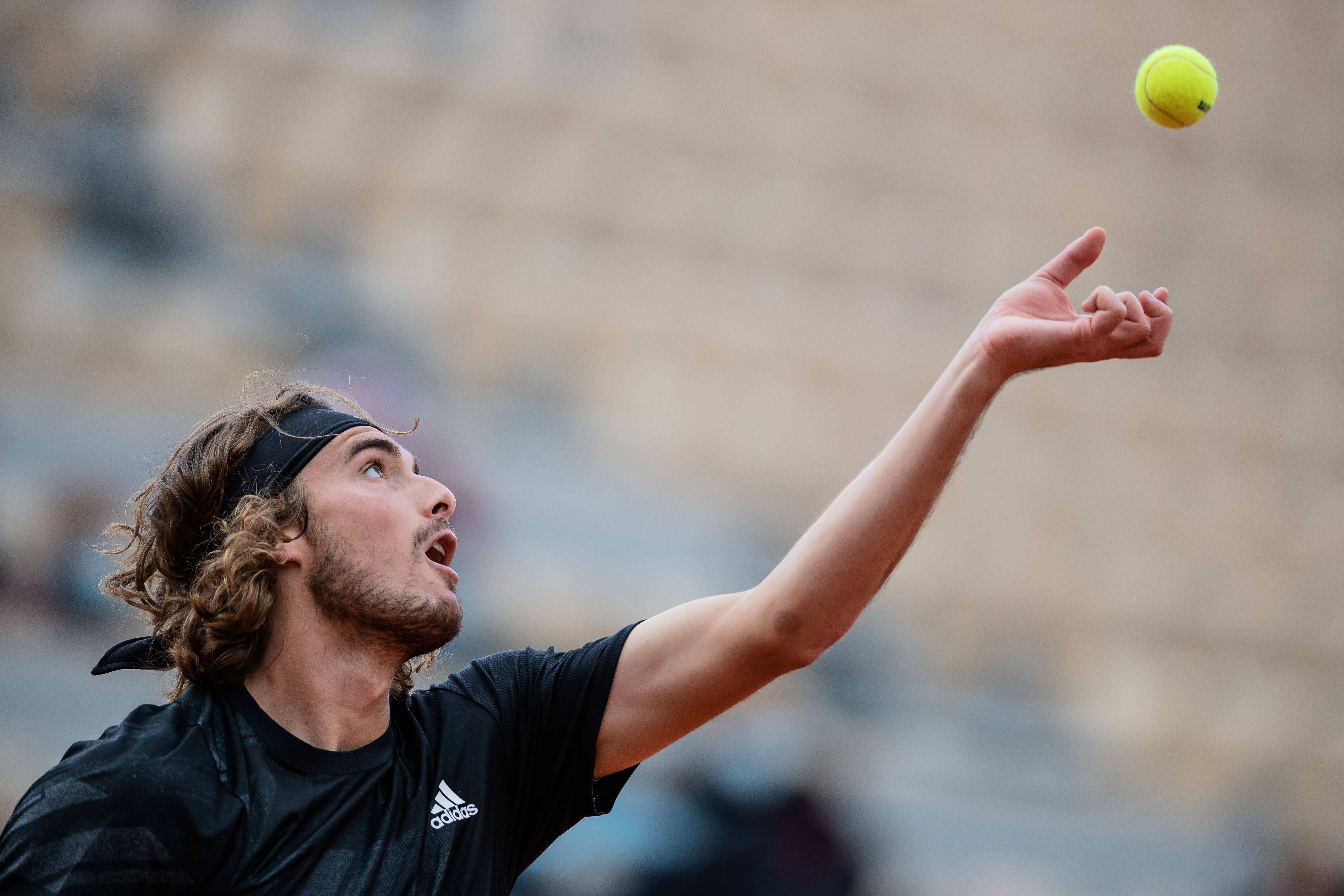 德国网球队鏖战意大利网球队，西西帕斯爆发神勇