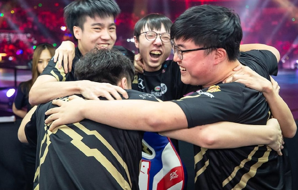 包含Astralis绝地反击RNG，Crisp高光表现的词条