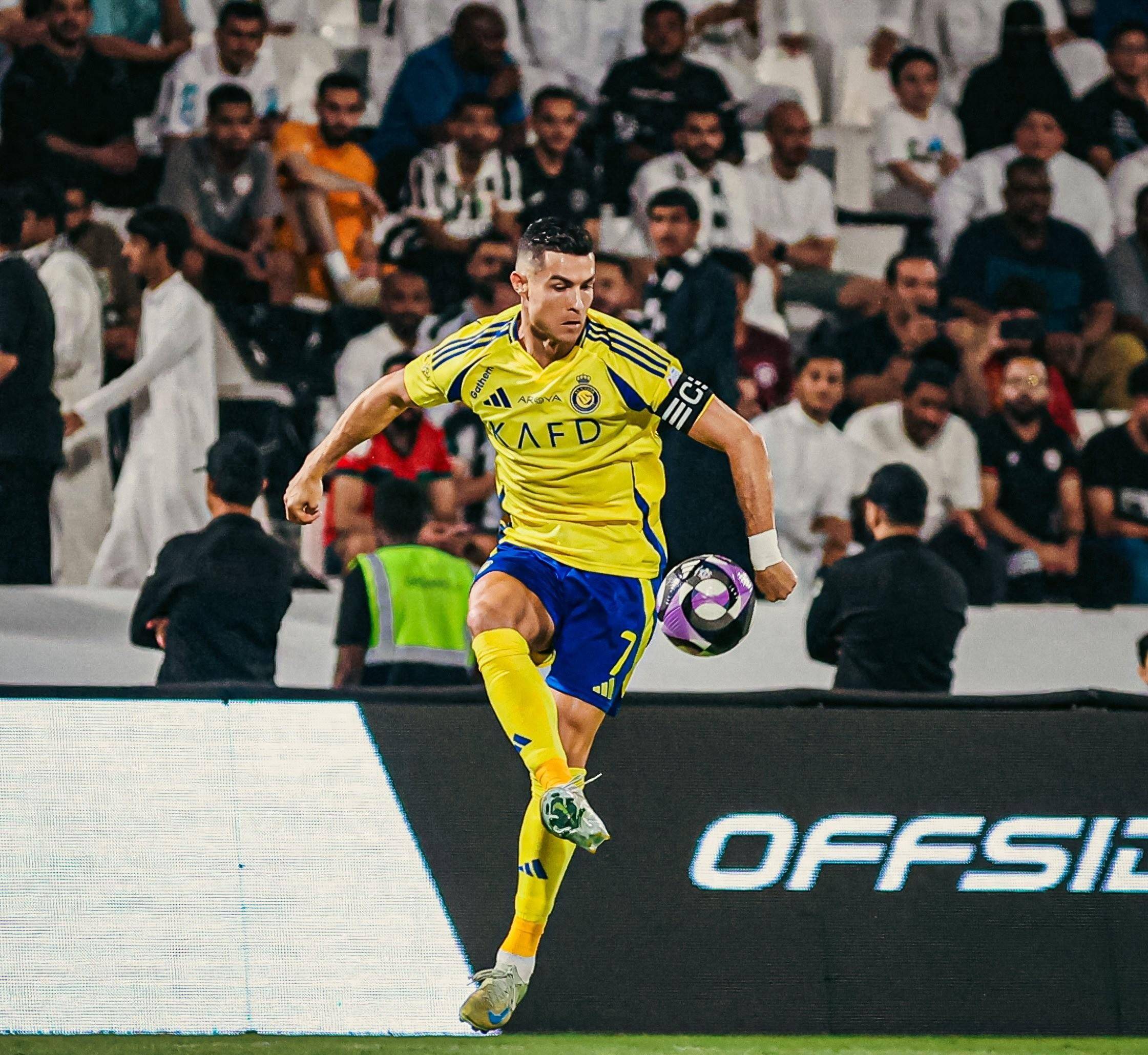 英格兰绝杀阿森纳,C罗关键制胜 英格兰绝杀阿森纳,C罗关键制胜