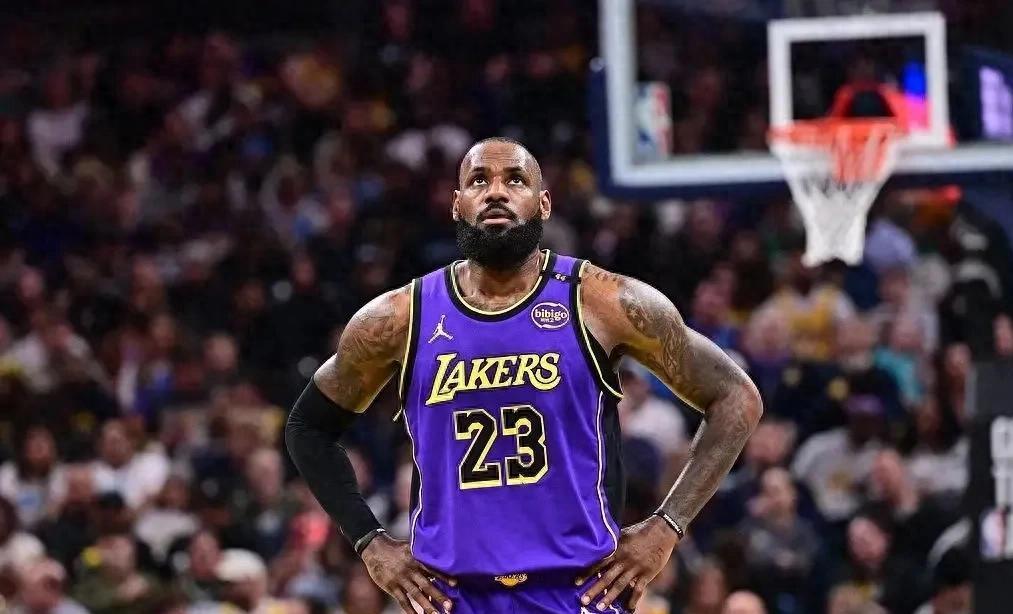 火箭力克美国男篮,詹姆斯高光表现 火箭力克美国男篮,詹姆斯高光表现