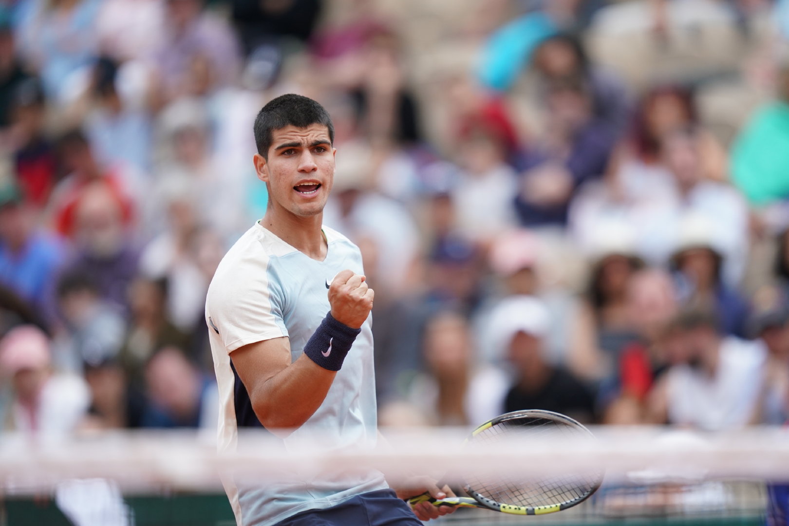 包含西班牙网球队翻盘世界网球队，阿尔卡拉斯惊艳世界的词条