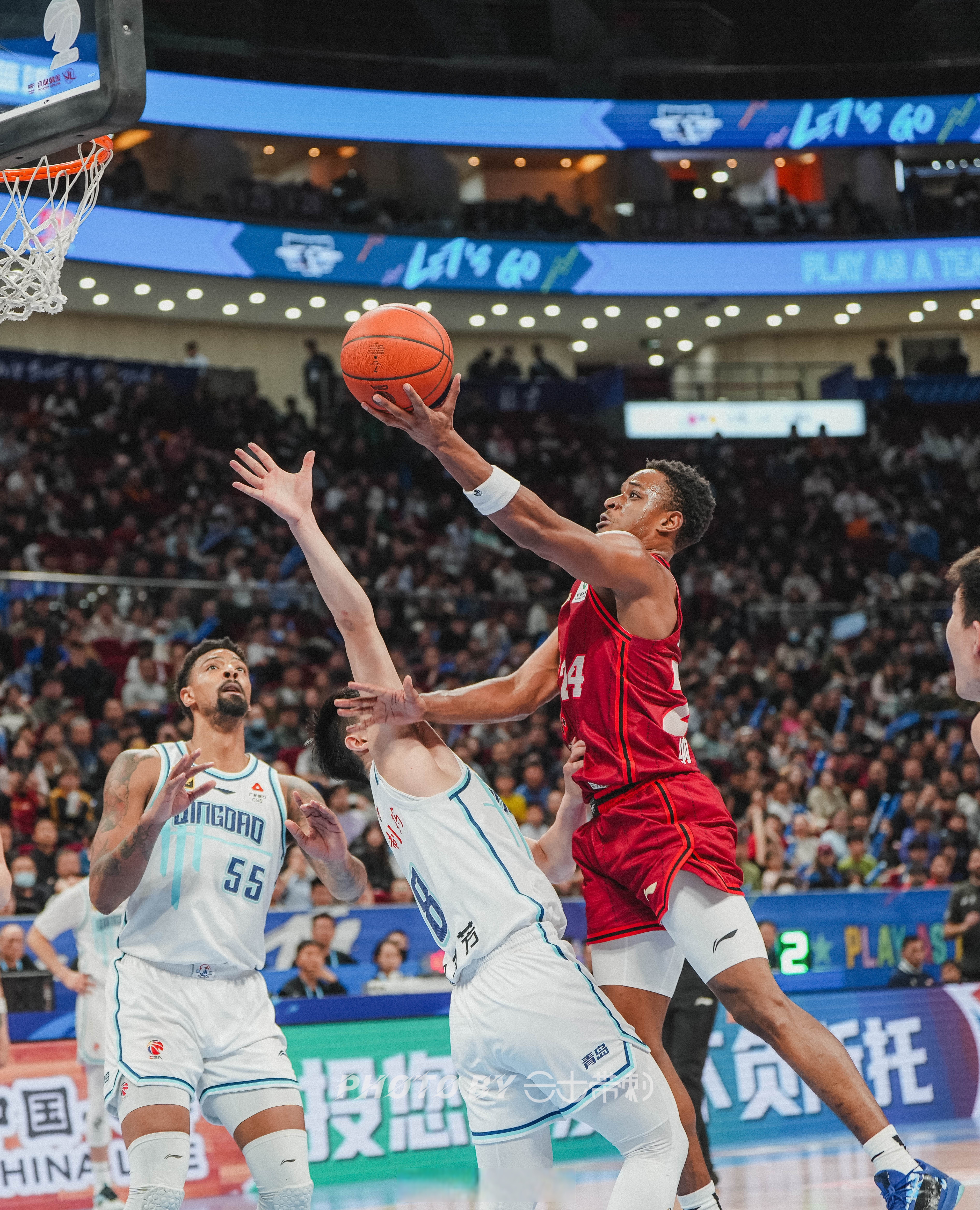 鹈鹕力克青岛队,米切尔点燃赛场 鹈鹕力克青岛队,米切尔点燃赛场